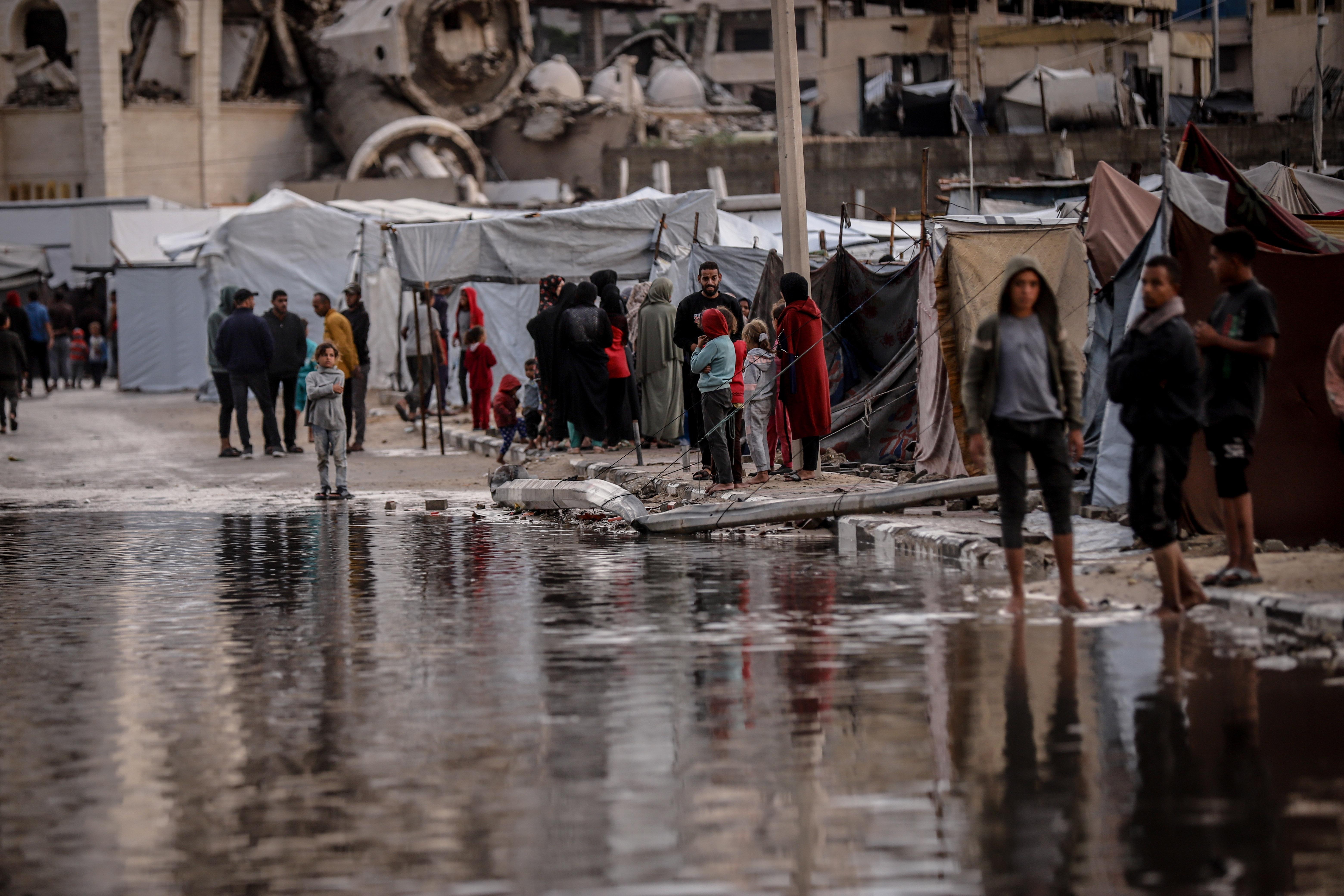 Gazze'ye kış geldi: Çadırlar sular altında kaldı