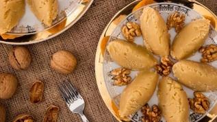 Akşam çayına 5 dakikada hazır: Ağızda lokum gibi dağılan un helvası tarifi!