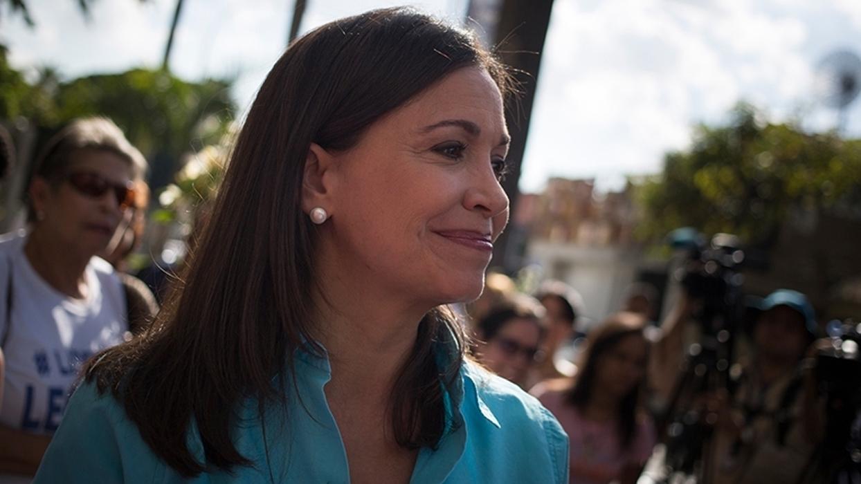 Venezuelalı muhalif lider Machado, ordudan silahlarını bırakmasını istedi