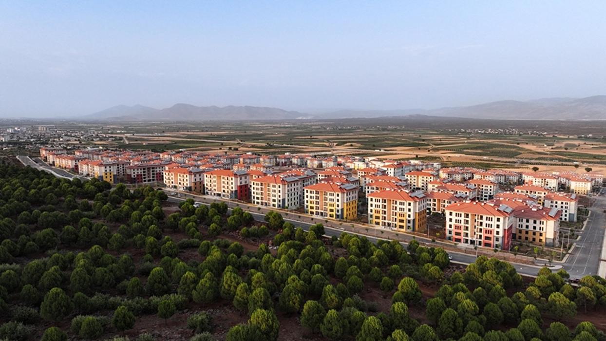 Deprem bölgesindeki inşa çalışmalarının yıl sonuna kadar tamamlanması hedefleniyor