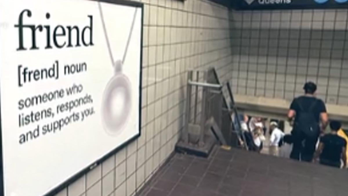 Friend kolyesi yapay zeka karşıtı protestoların sembolü haline geldi