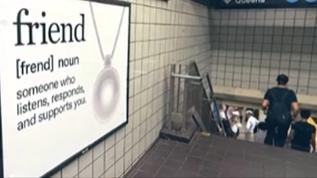 Friend kolyesi yapay zeka karşıtı protestoların sembolü haline geldi