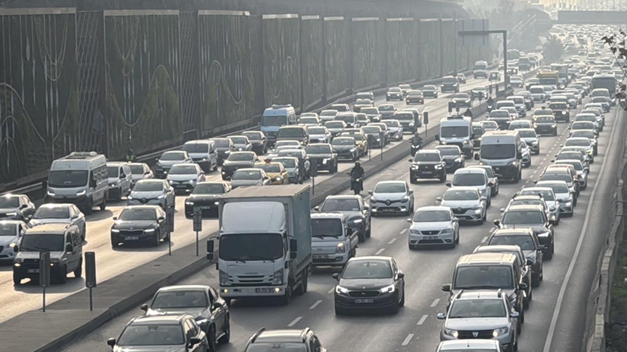 İstanbul'da ara tatilin ardından ikinci iş gününde trafik yoğunluğu