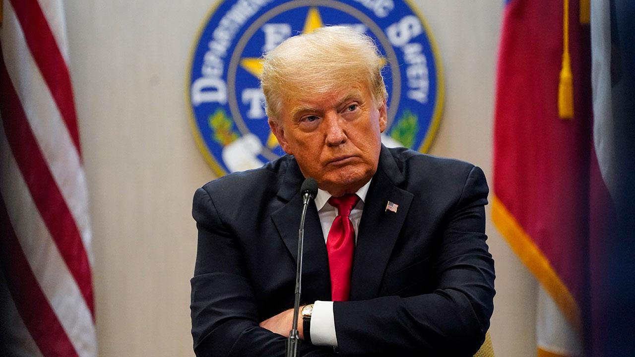 Trump'tan Epstein konusunu pas geçti: "Sessiz ol" diyerek susturdu