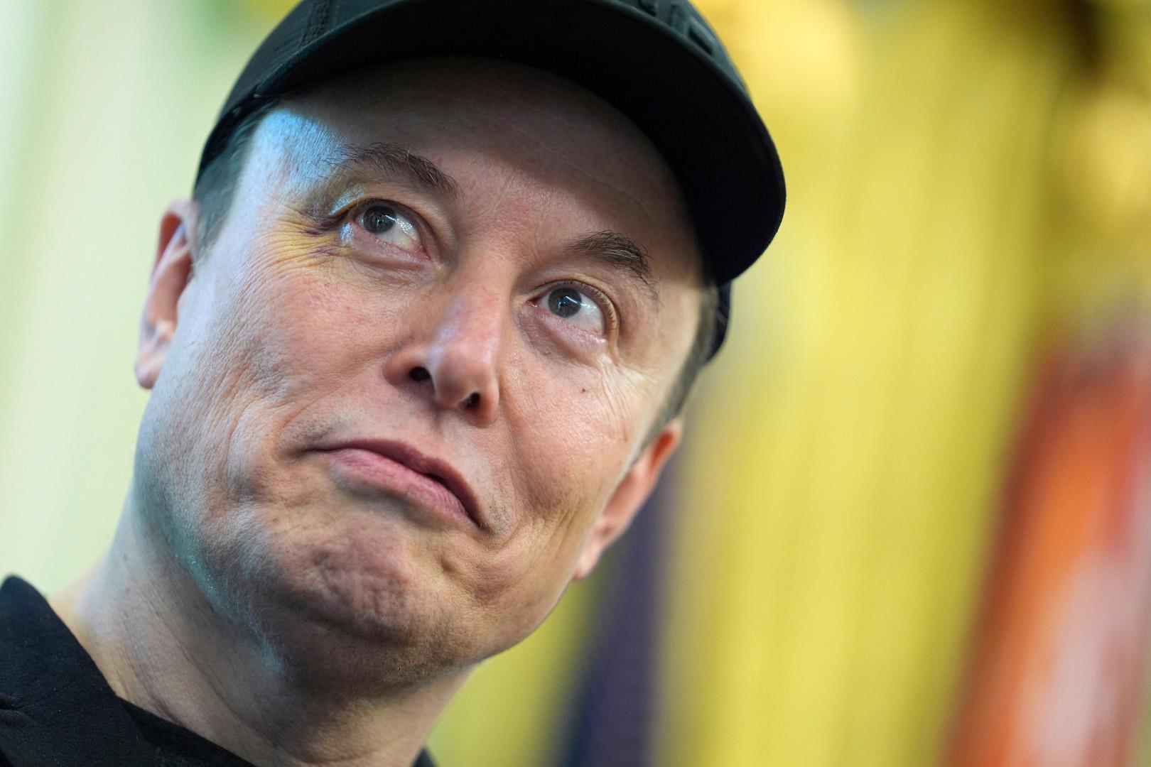 Elon Musk, Billie Eilish'in cimriliği eleştirisine sert yanıt verdi