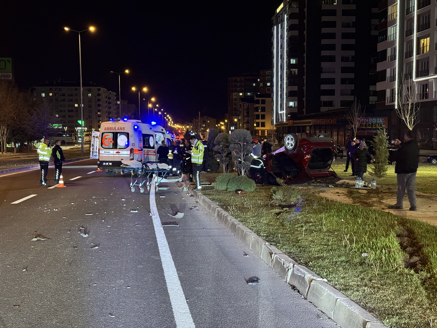 Nevşehir'de kavşakta çarpışan iki otomobildeki 4 kişi yaralandı