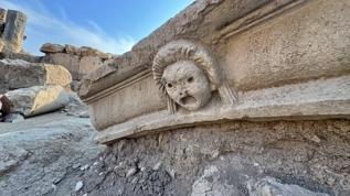 Osmaniye'deki Kastabala Antik Kenti'nde 5 mask kabartması daha bulundu