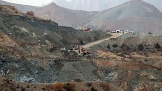 Sivas'ta demir madeni ocağında göçük altında kalan işçiyi arama çalışmaları başladı