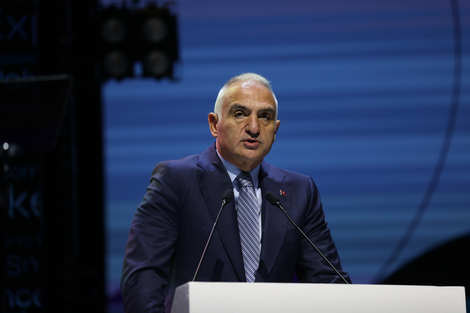 Bakan Ersoy'dan otellere erken rezervasyon çağrısı: Herkes elini taşın altına koymalı