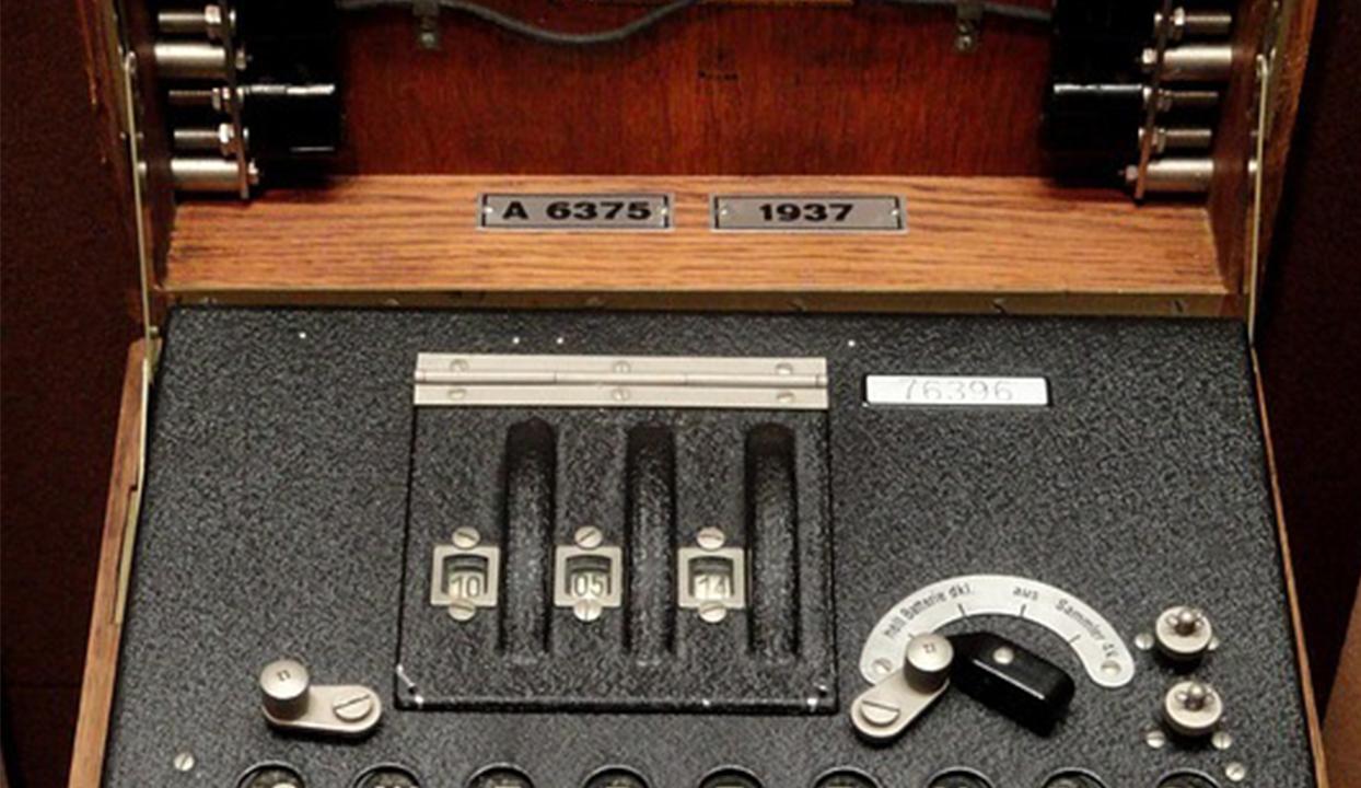Enigma makinesi Paris'te açık artırmada dudak uçuklatan fiyata alıcı buldu