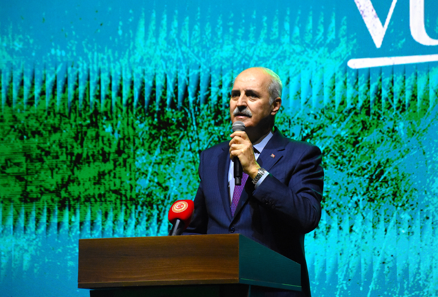 TBMM Başkanı Kurtulmuş: Aramıza sokulmak istenen fitneleri elimizin tersiyle kenara iteceğiz