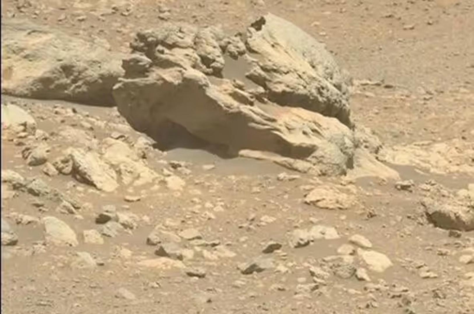 İnanılmaz keşif! NASA'nın gezgini Mars'ta uzaydan gelen taşı tespit etti