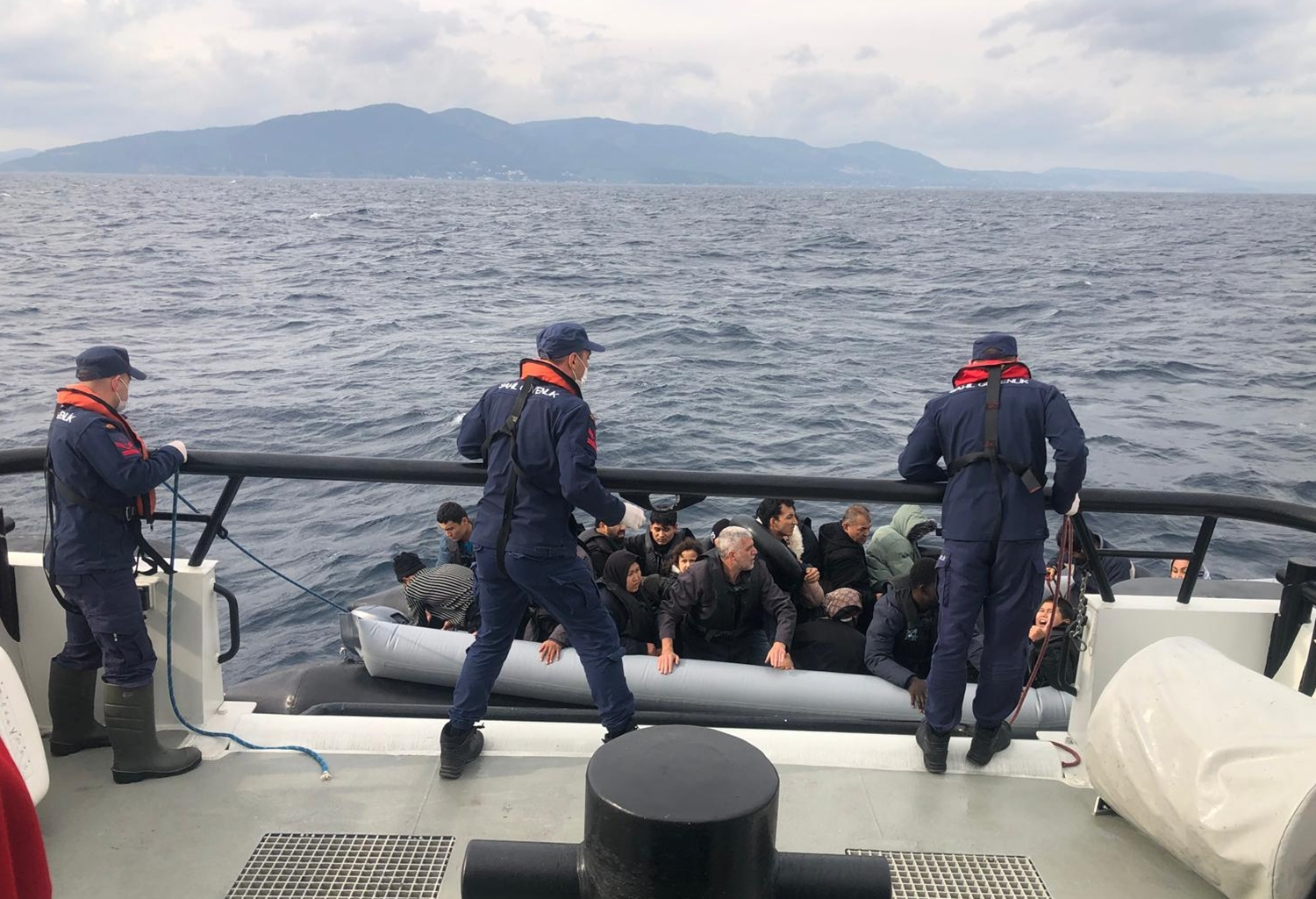 İzmir'de 91 düzensiz göçmen yakalandı