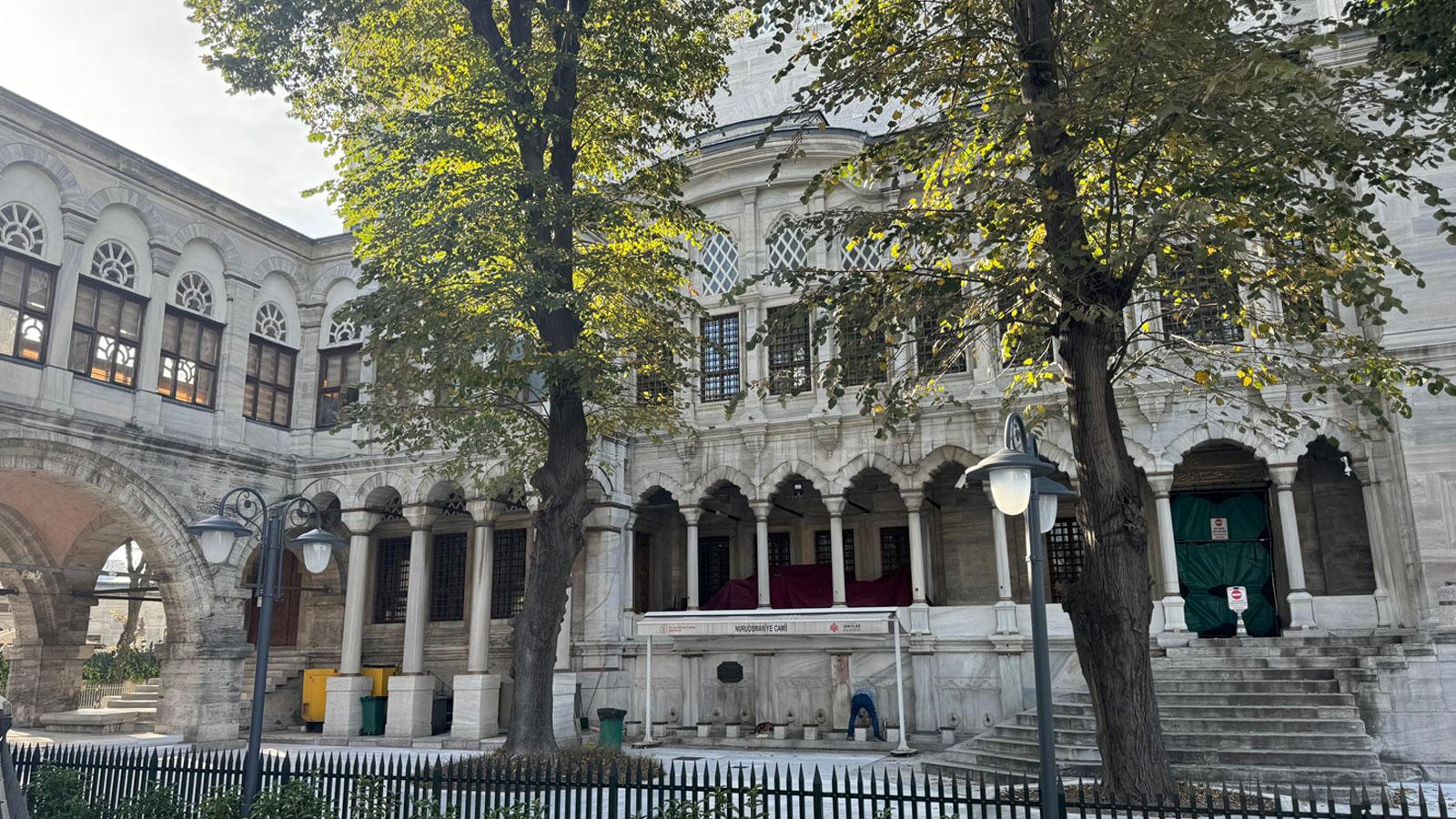 Nuruosmaniye Kütüphanesi ve Şehsuvar Sultan Türbesi özgün haline kavuştu