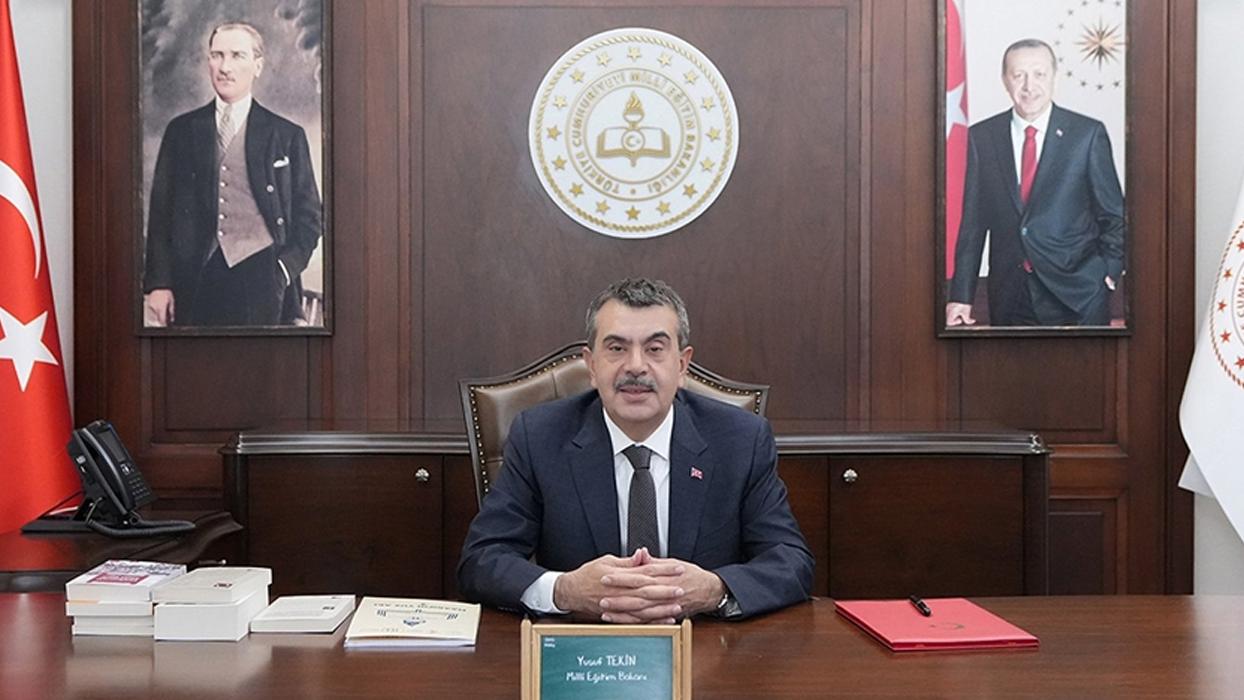 Bakan Tekin'den 24 Kasım Öğretmenler Günü mesajı: Ülkenin geleceğini her gün yeniden kuran görünmez mimarlarsınız
