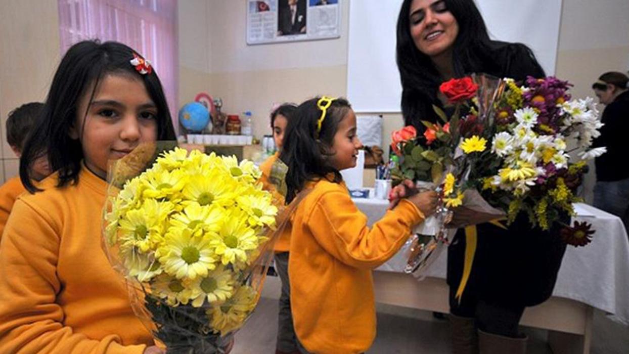 24 Kasım Öğretmenler Günü mesajları: En güzel, anlamlı, duygusal Öğretmenler Günü mesajları…