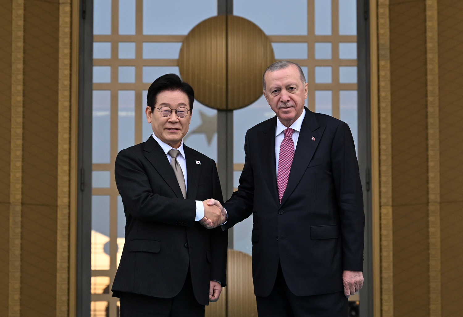 Güney Kore Devlet Başkanı Ankara'da! Cumhurbaşkanı Erdoğan resmi törenle karşılıyor