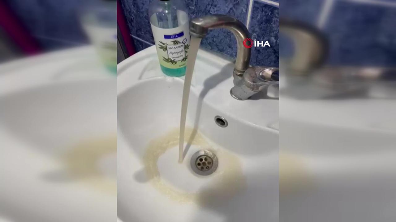 İstanbul'da musluklardan kirli su aktı... Vatandaş tepki gösterdi
