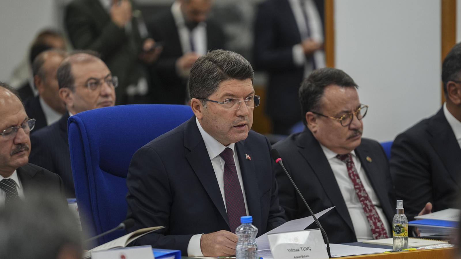 Bakan Tunç, CHP'li vekile ağzının payını verdi: Siz ne yaptınız?