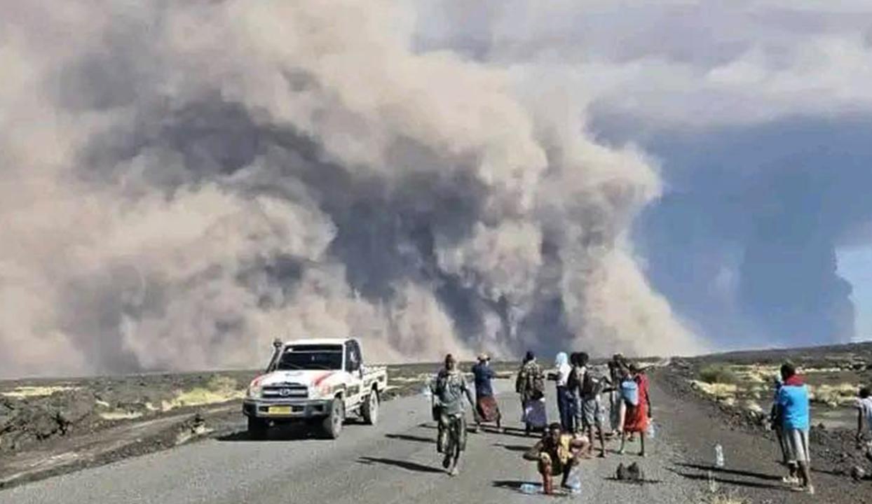 Etiyopya'daki Hayli Gubbi volkanı 10 bin yıl sonra patladı