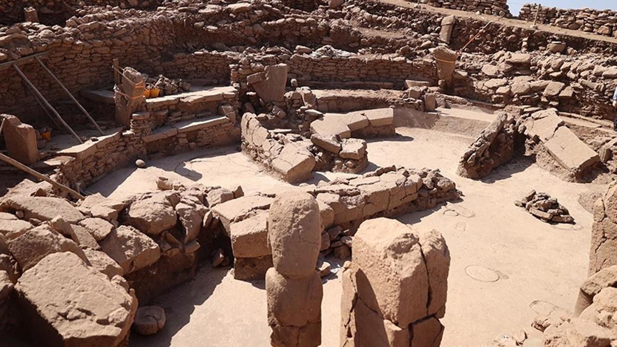 Karahantepe'de amfi tiyatroyu andıran Neolitik mimari yapı gün yüzüne çıkarıldı