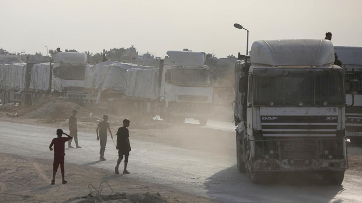 Katil İsrail Gazze'ye eğlence amaçlı ürünlerin girişine izin verip ilaç girişini engelliyor