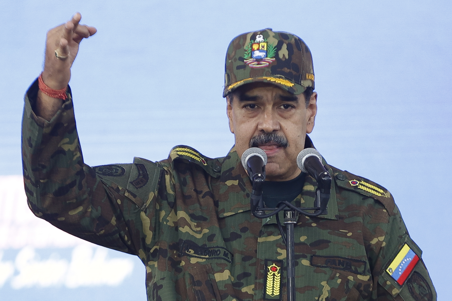Maduro, ABD askeri yığınağına karşı Venezuela'nın savunmasını güçlendiriyor