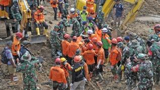 Sumatra'da sel ve toprak kayması 10 kişinin ölümüne neden oldu