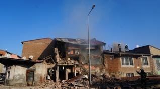 Erzurum'da doğalgaz faciası! İki ev çöktü