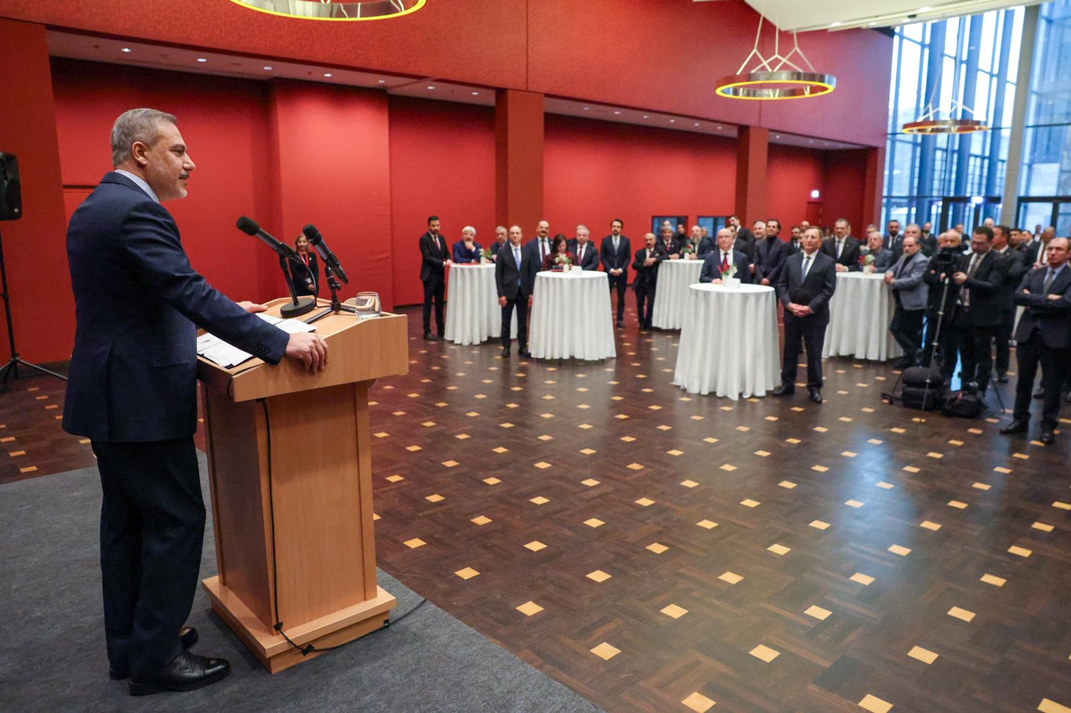 Bakan Fidan Almanya'da Türk STK temsilcileri ile bir araya geldi
