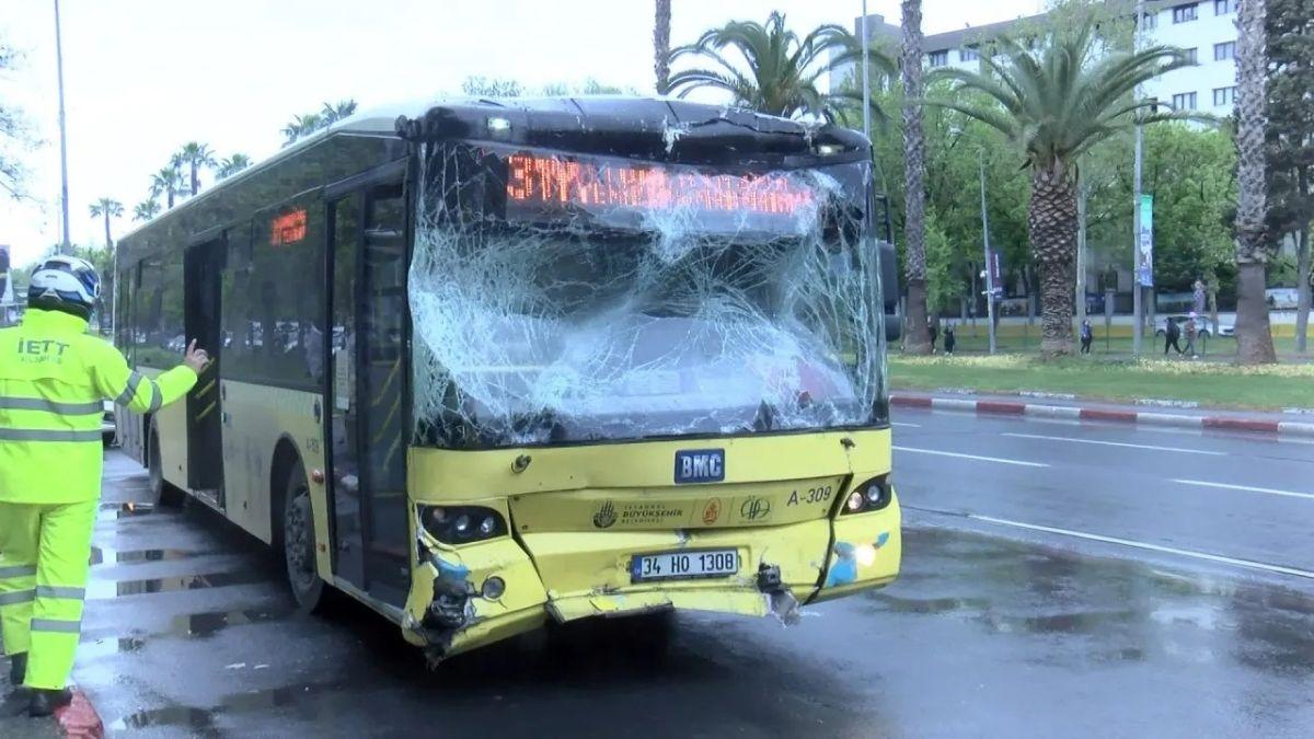 İETT kontrolden çıkarak ağaca çarptı! Trafik kilitlendi