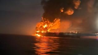 Kastamonu açıklarında vurulan "Virat" isimli gemi Türkeli'ye çekiliyor