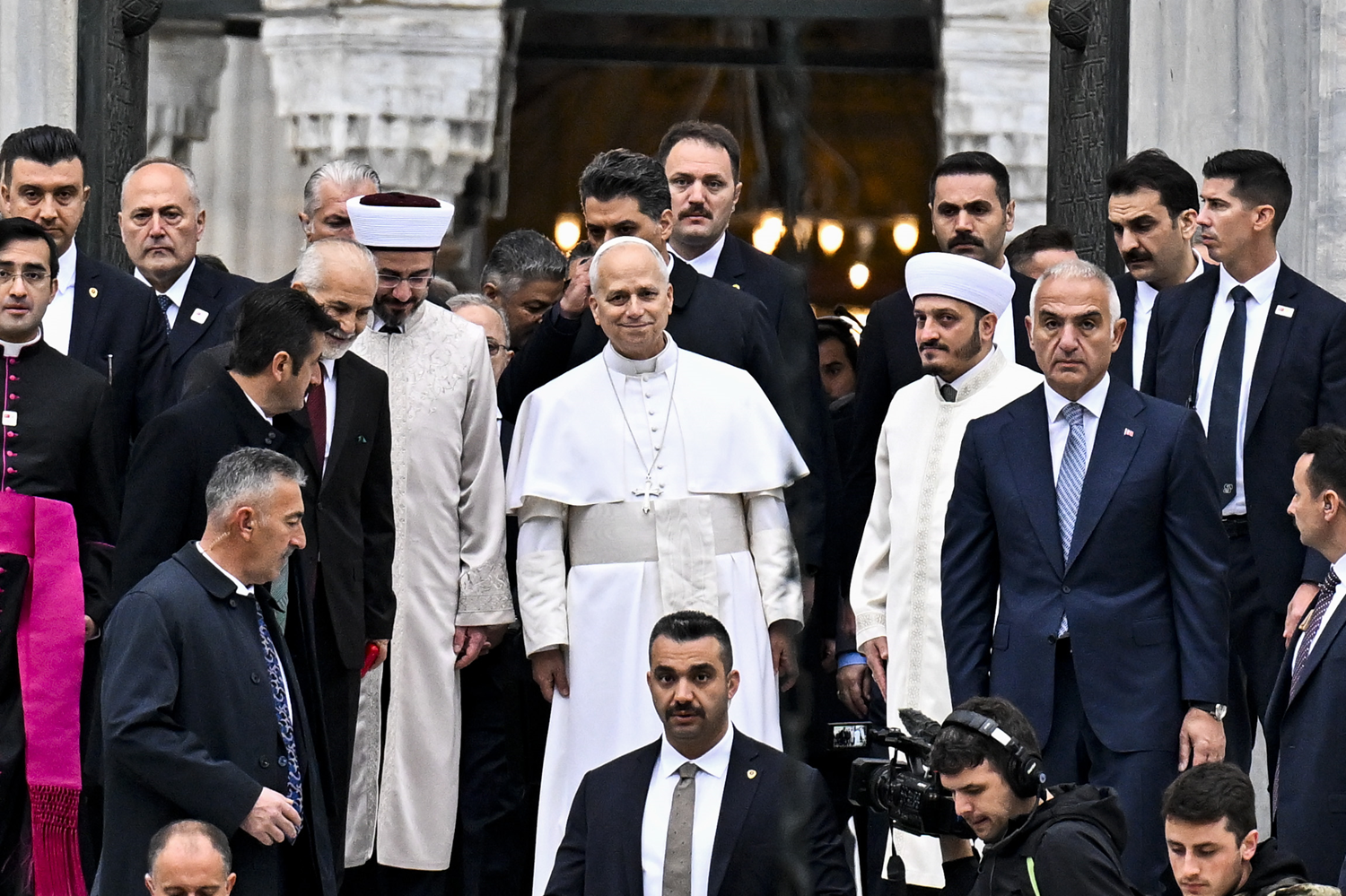 Papa'dan Sultanahmet Camii'ne ziyaret! ''Mihrabı duyunca etkilendi''