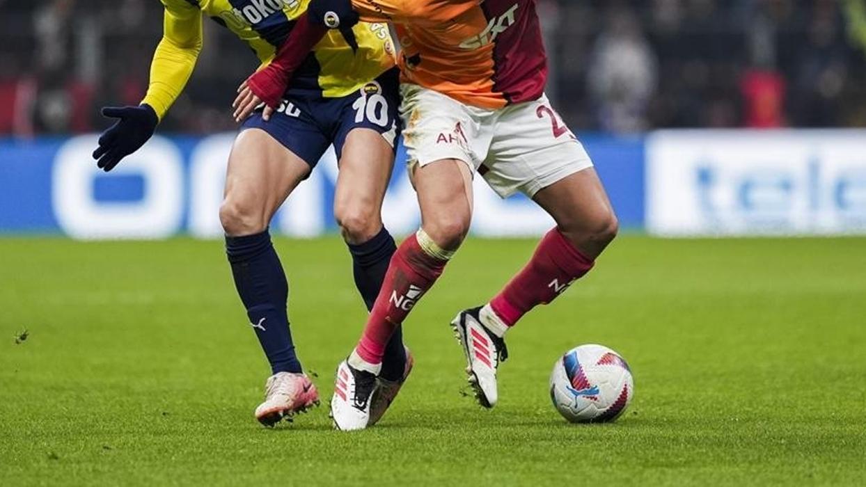 Fenerbahçe-Galatasaray derbisinde 15 futbolcu ilk heyecanını yaşamaya hazırlanıyor