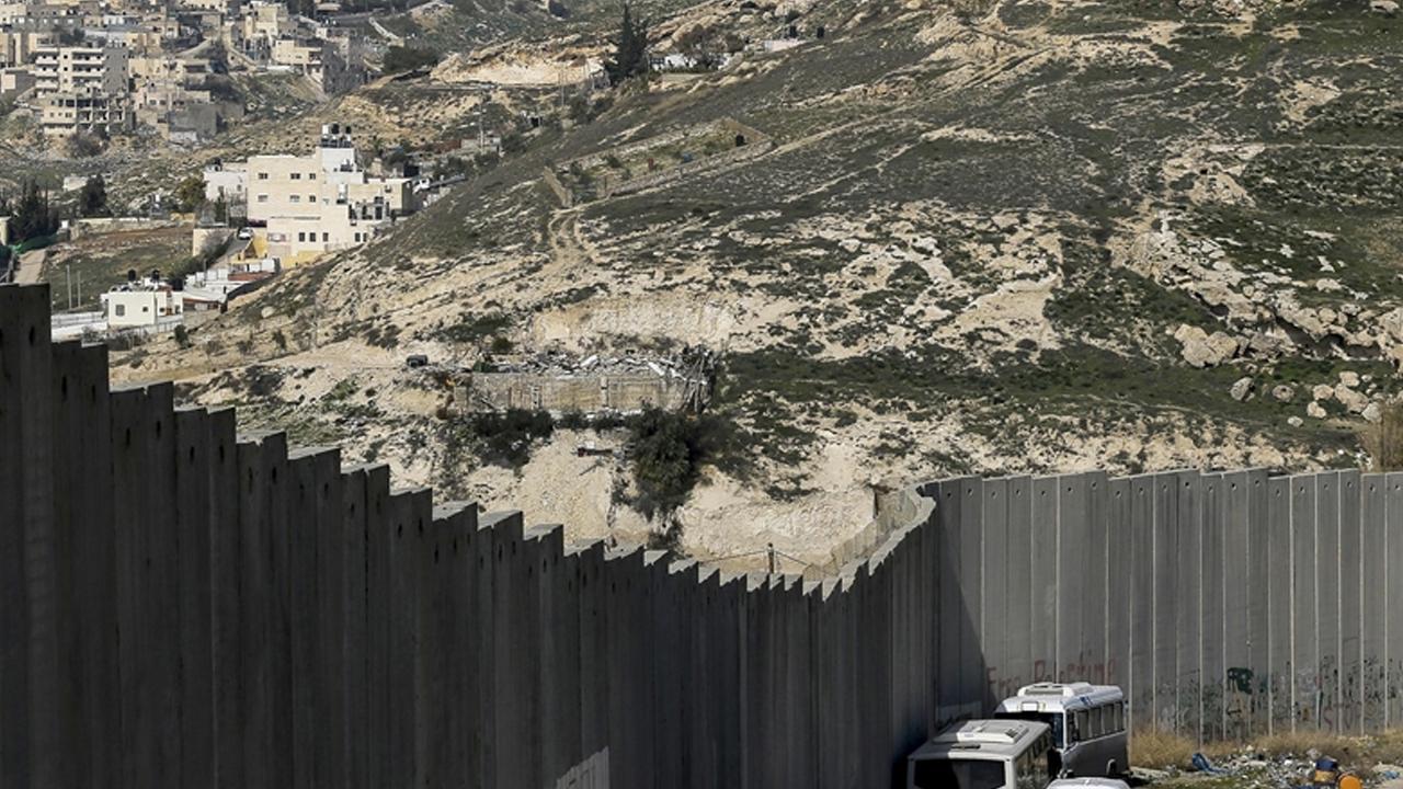 Soykırımcı İsrail askerleri Doğu Kudüs'te 2 Filistinliyi yaraladı