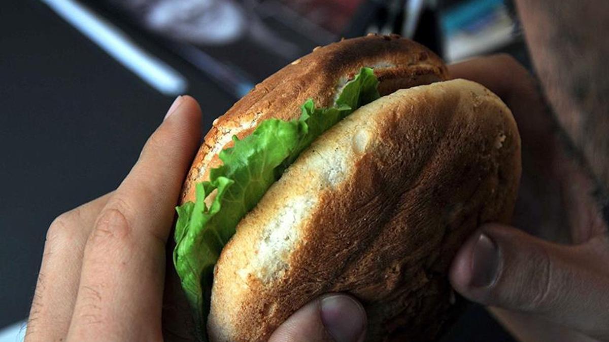 Beslenme uzmanı uyarıyor: İşlenmiş yiyecekler kronik hastalık riskini artırıyor