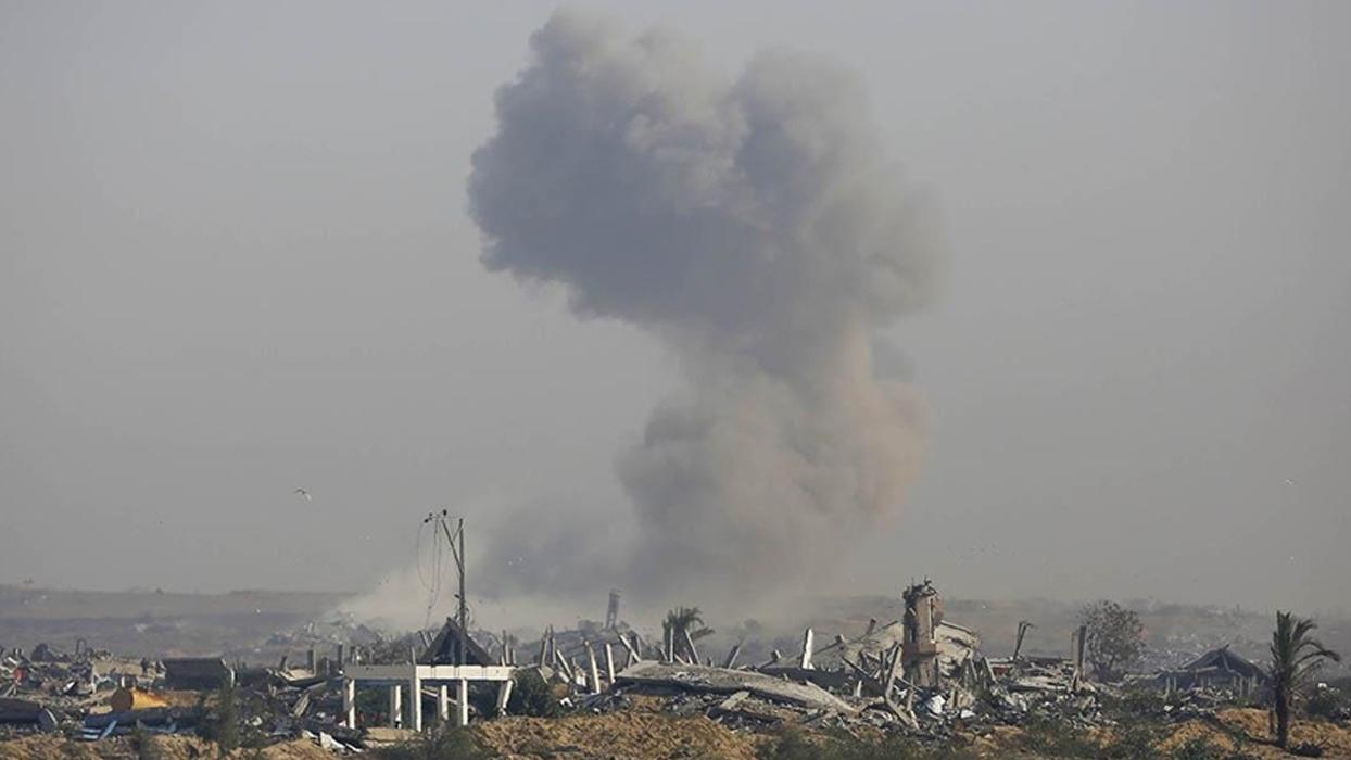 Soykırımcı İsrail ateşkes ihlallerini sürdürüyor! Gazze'nin güneyini topçu ve helikopter ateşiyle vurdu