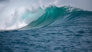 Ölümcül dalga sahilde can aldı