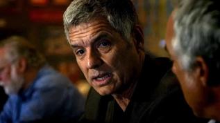 Televizyon kariyerini bırakıp polis memuru olmaya karar verdi