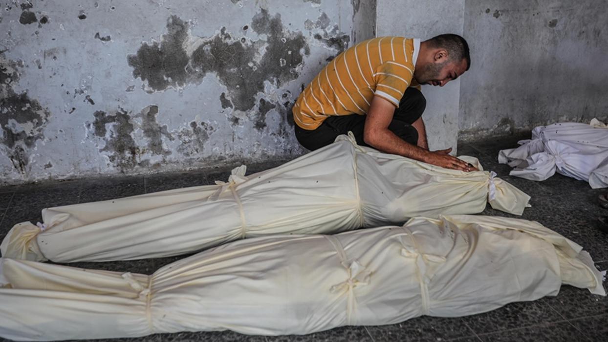 Soykırımcı İsrail kana doymuyor! Gazze saldırılarında can kaybı 70 bin 117'ye yükseldi