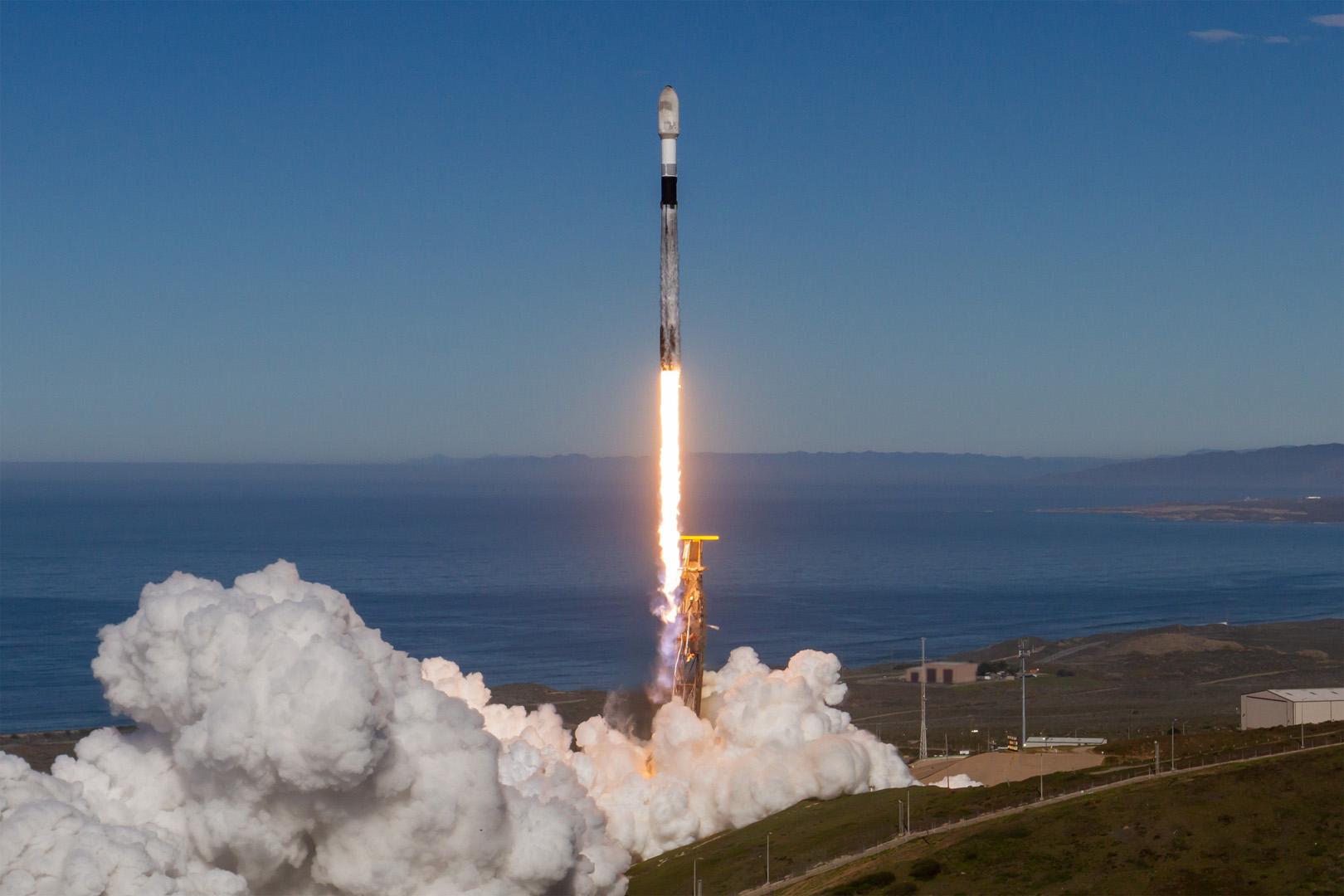 SpaceX bu yıl 155. Falcon 9 uçuşunu gerçekleştirdi, Starlink filosu genişliyor