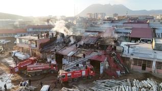 Bitlis'te kereste işletmesinde çıkan yangın söndürüldü