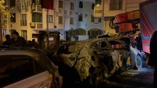 Eyüpsultan'da iki araç alevlere teslim oldu