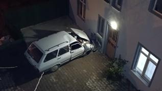 Kütahya'da evin duvarına çarpan otomobildeki 1 kişi öldü, 1 kişi yaralandı