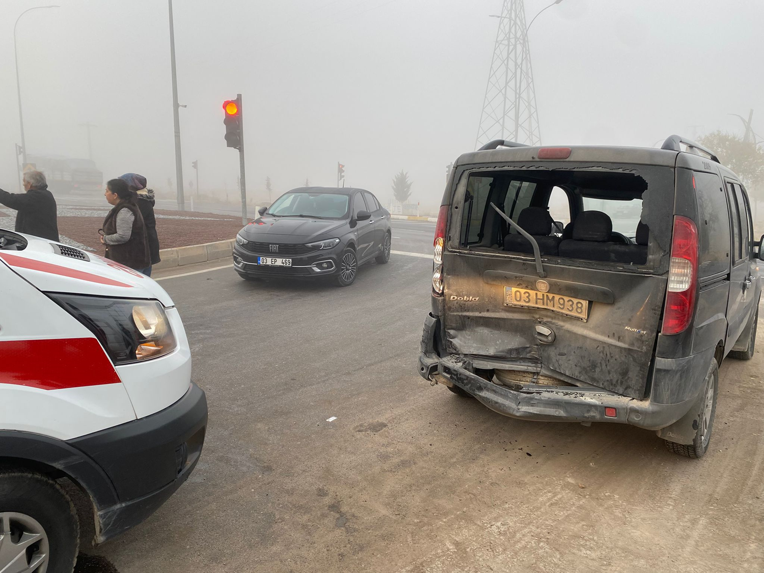 Afyonkarahisar'da feci kaza: Üç araç birbirine girdi