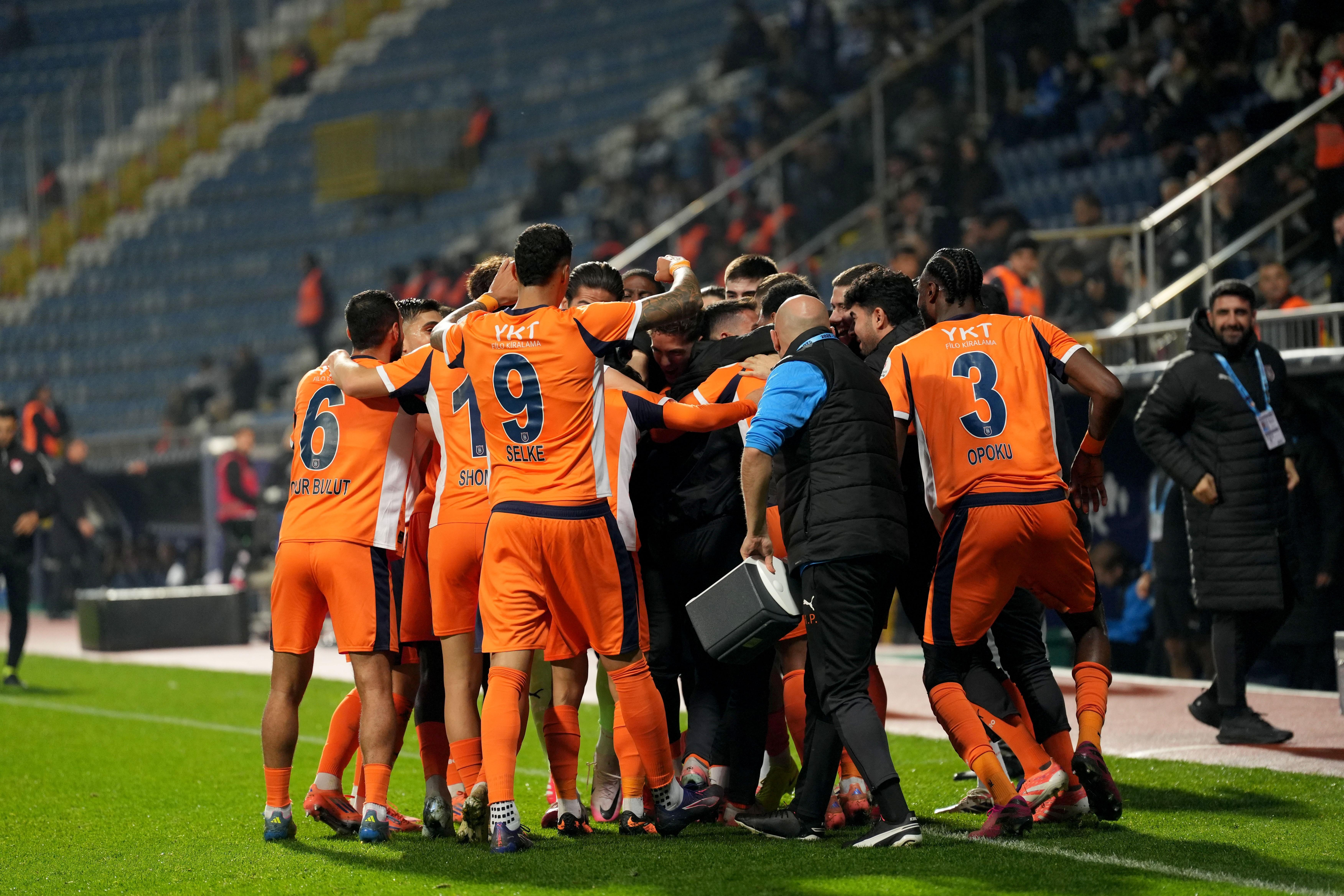 Başakşehir, Fenerbahçe'yi konuk ediyor