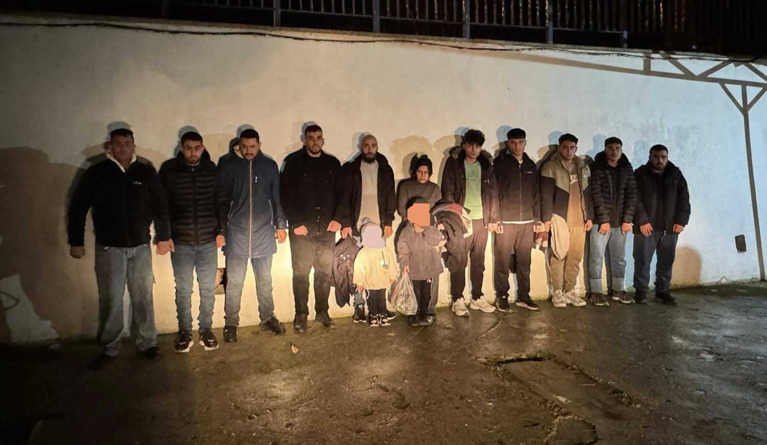 Edirne'de Afganistan, Cezayir ve Irak uyruklu 13 düzensiz göçmen yakalandı