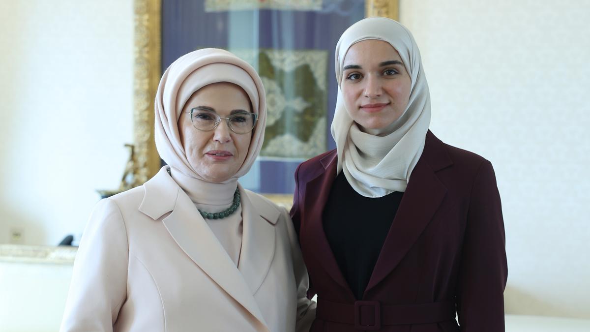 Emine Erdoğan, Suriye Cumhurbaşkanı Şara'nın eşi Latife ile bir araya geldi