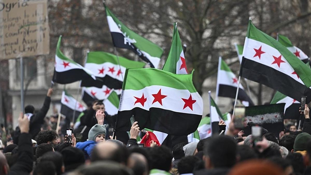 Esed zulmü sona erdi! Suriye'de halkın devrimi 1 yaşında