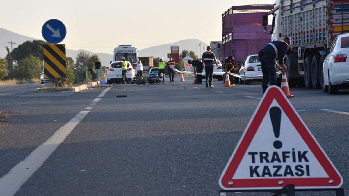 İzmir'de feci kaza! 2 kişi hayatını kaybetti
